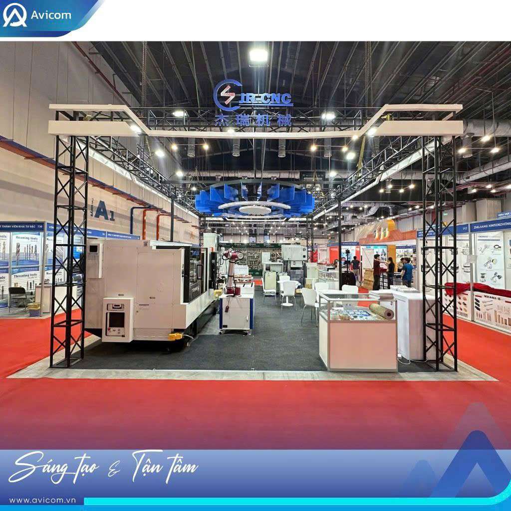 Avicom thiết kế thi công gian hàng triển lãm máy móc công nghiệp 2026